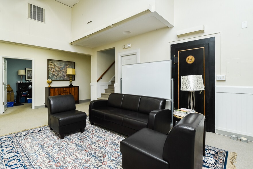 More Photos Of 128 W Harden St, Graham Freestanding For Sale