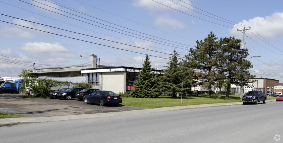 More Photos Of 1140 Saint-Amour, Montréal Self Storage For Sale