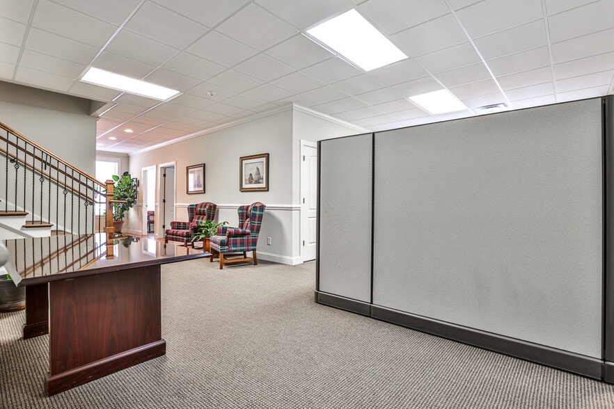 More Photos Of 1905 Woodstock Rd, Roswell Office For Lease