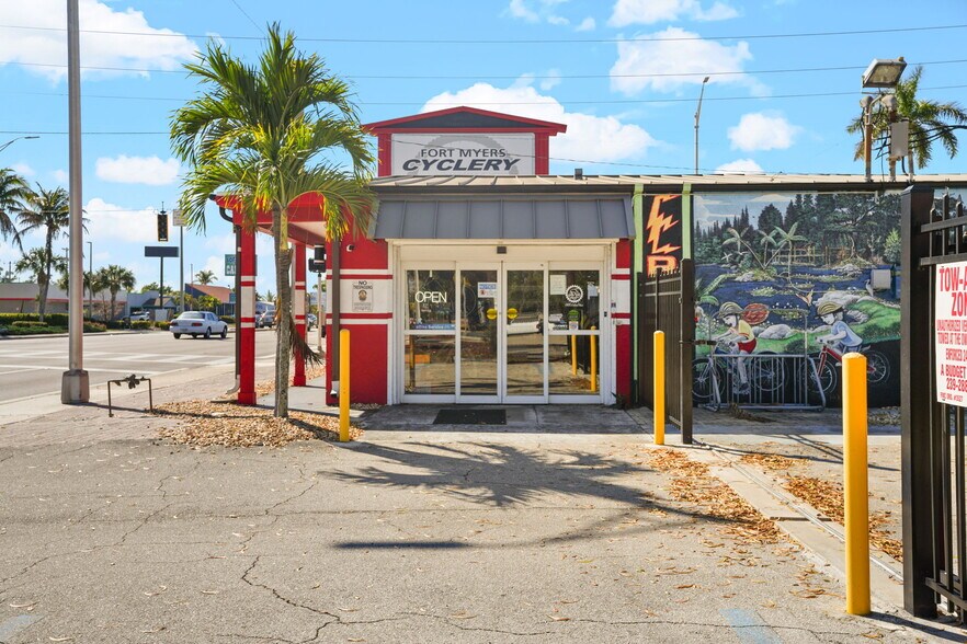 More Photos Of 3630 Cleveland Ave, Fort Myers Freestanding For Sale