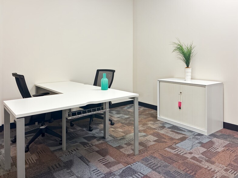 More Photos Of 5400 Prairie Stone Pkwy, Hoffman Estates Coworking Space