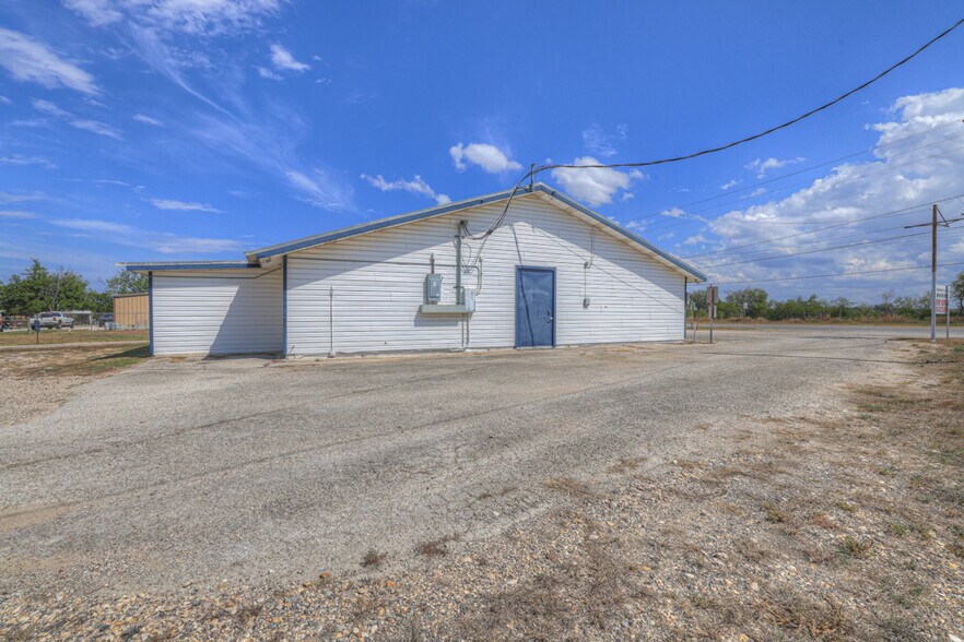 More Photos Of 2918 W Kingsbury St, Seguin Lodge Meeting Hall For Sale