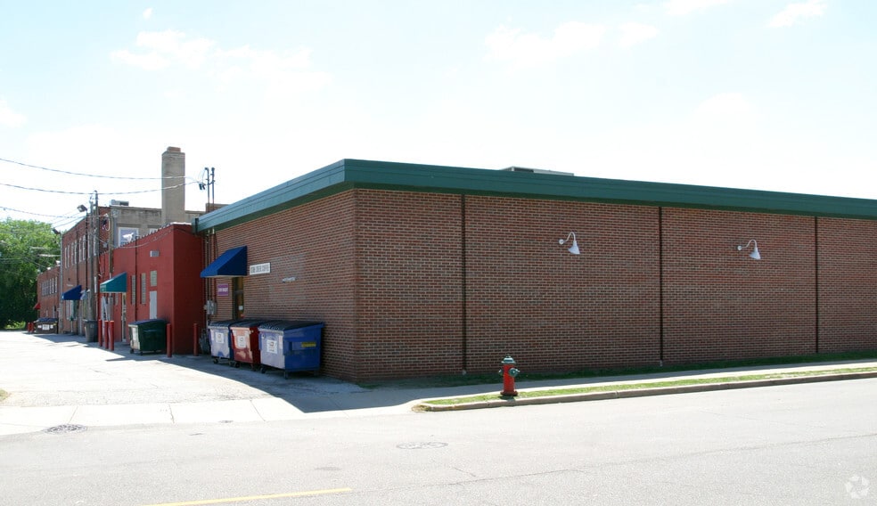 More Photos Of 8320 W Bluemound Rd, Milwaukee Medical For Lease