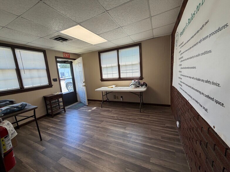 More Photos Of 5720 Bayside Rd, Virginia Beach Service For Lease