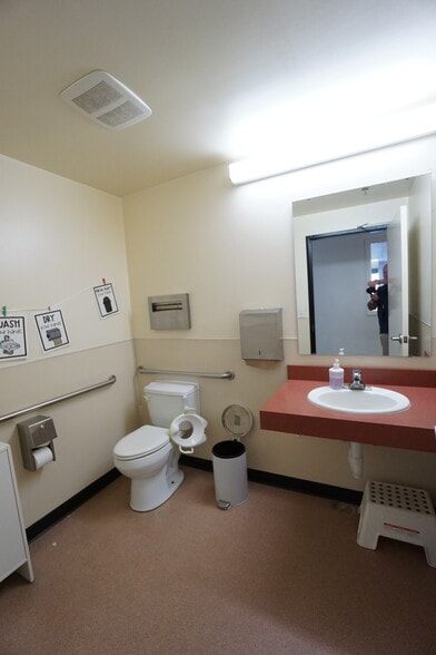 More Photos Of 6501 W Grandridge Blvd, Kennewick Unknown For Lease