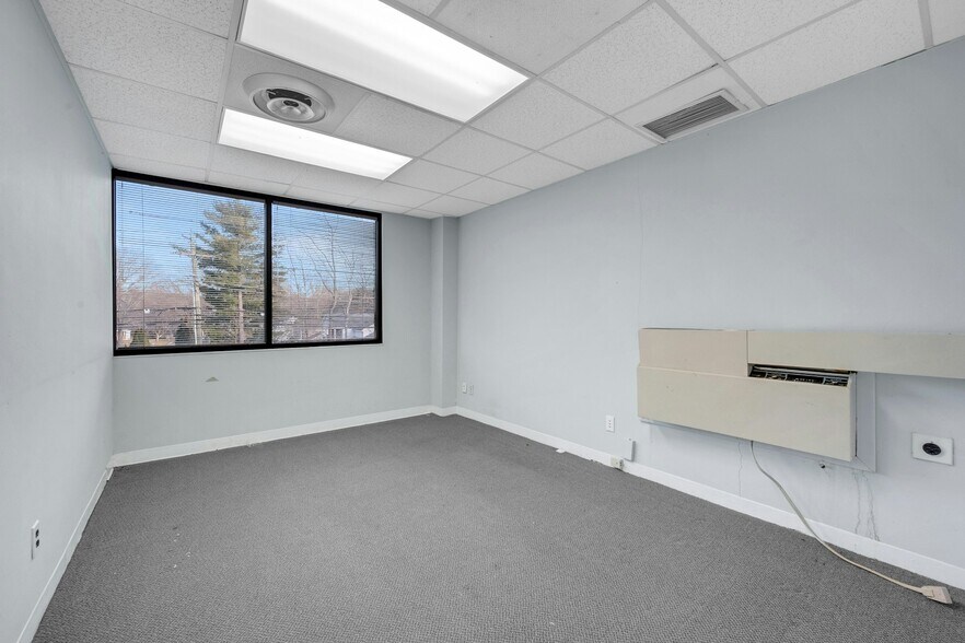 More Photos Of 1492 High Ridge Rd, Stamford Freestanding For Lease