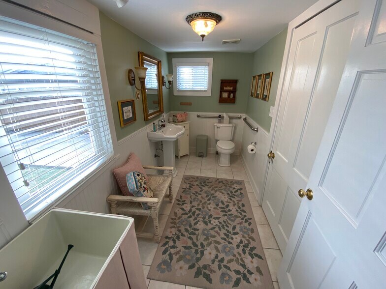 More Photos Of 702 McKinley Ave NE, Huntsville Office Residential For Sale