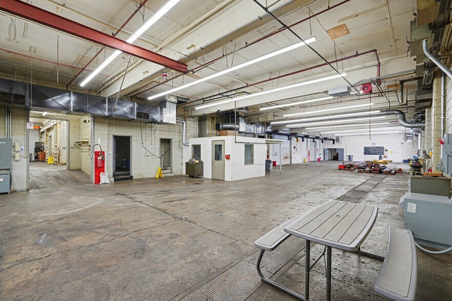 More Photos Of 49 S 2nd St, New Vienna Manufacturing For Lease
