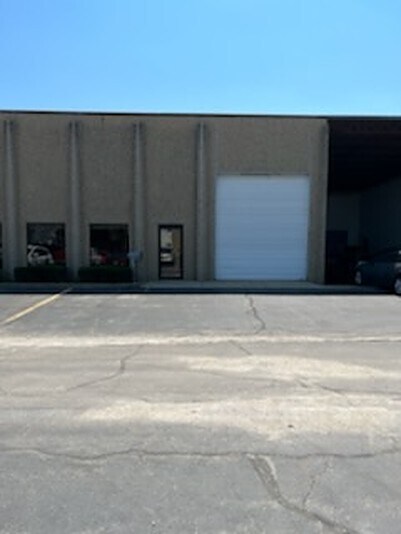 More Photos Of 28913 N Herky Dr, Lake Bluff Warehouse For Lease