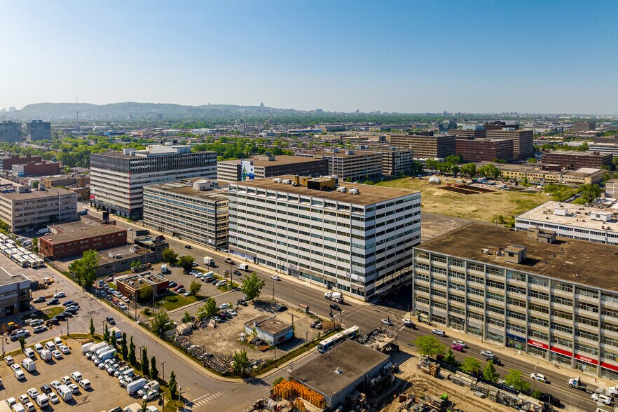 More Photos Of 9494 Boul Saint-Laurent, Montréal Industrial For Lease