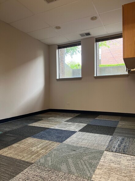 More Photos Of 261 E Lake St, Bloomingdale Office For Lease