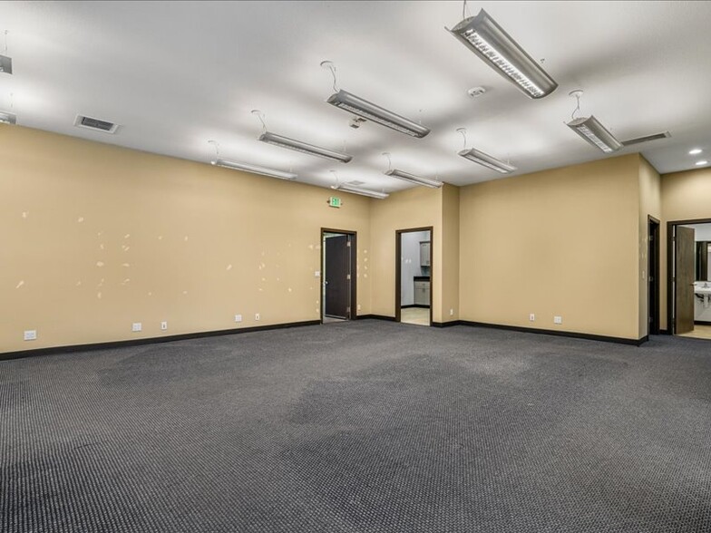 More Photos Of 2566 Bay Rd, Redwood City Service For Sale