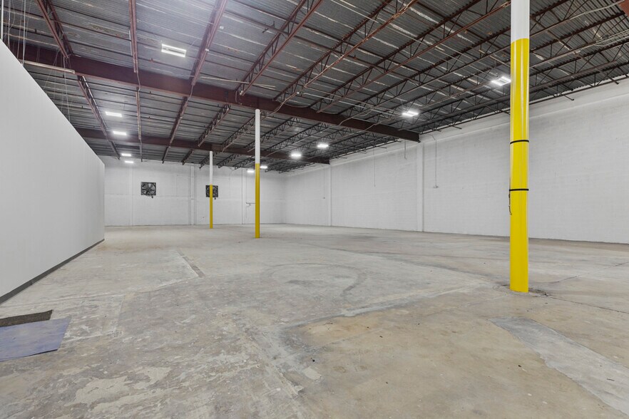 More Photos Of 7950-7966 NW 14th St, Miami Unknown For Lease