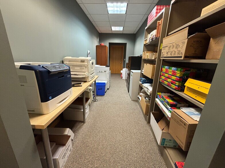 More Photos Of 2238-2240 Edgewood Ave S, Minneapolis Flex For Sale