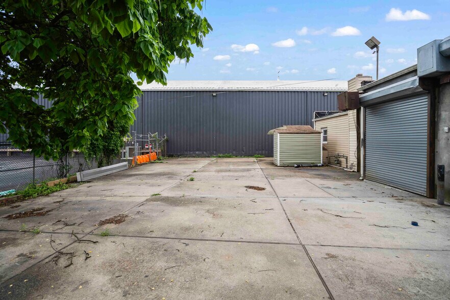 More Photos Of 507 Eagle Ave, West Hempstead Freestanding For Sale