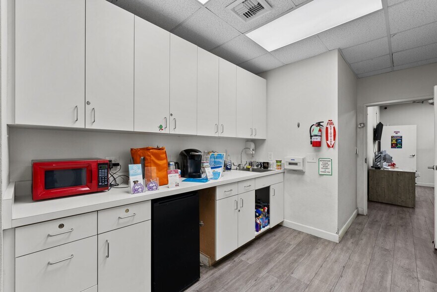 More Photos Of 1017 E Ocean Ave, Lompoc Medical For Sale