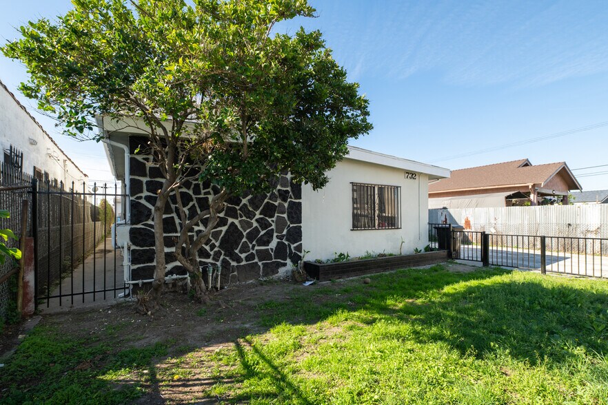 More Photos Of 732 W 76th St, Los Angeles Apartments For Sale