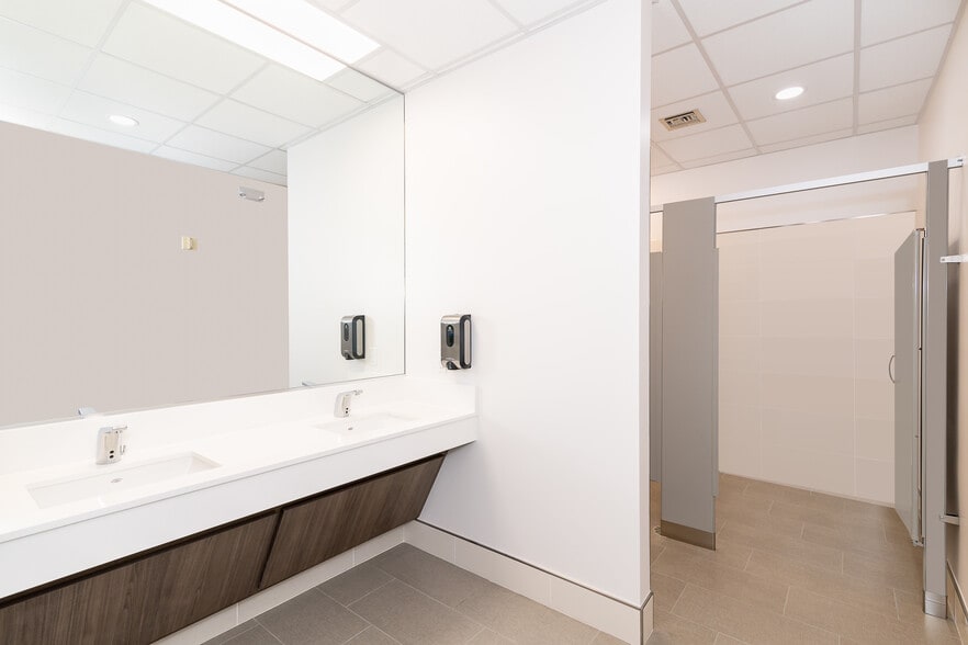 More Photos Of 12777 Jones Rd, Houston Office For Sale