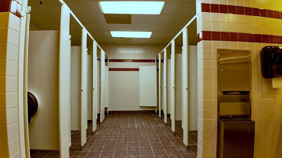 More Photos Of 38450 Tanger Dr, North Branch Service Station For Lease