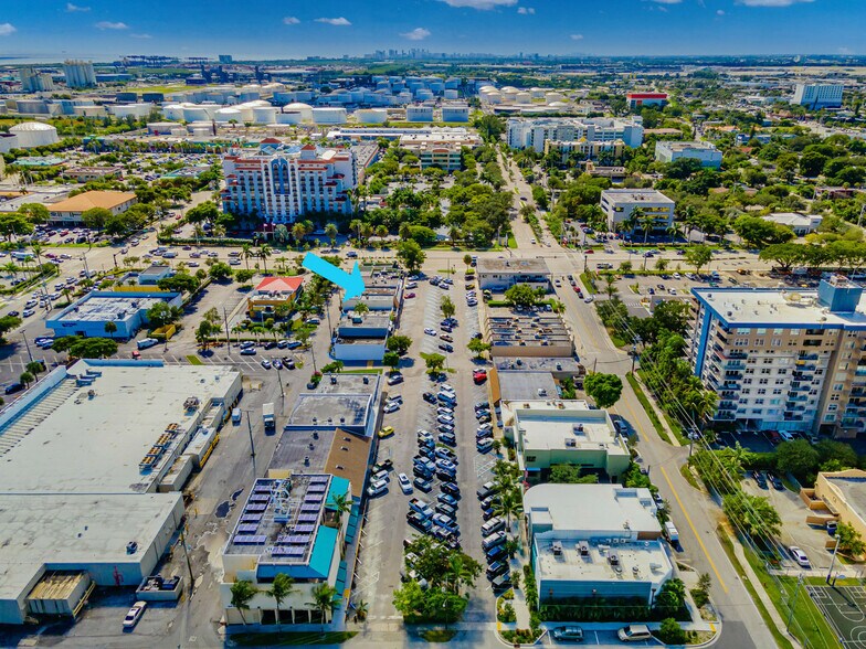 More Photos Of 1083 SE 17th St, Fort Lauderdale Convenience Store For Sale