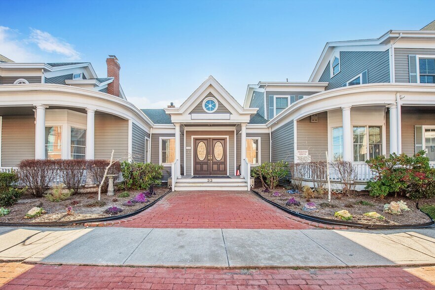 More Photos Of 33 W 2nd St, Riverhead Office For Sale