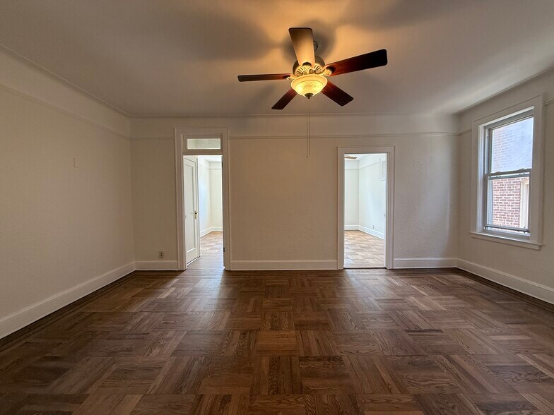More Photos Of 8161 Woodhaven Blvd, Glendale Apartments For Sale