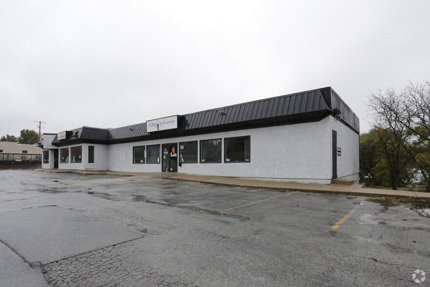 More Photos Of 12760-12802 Santa Fe Trail Dr, Lenexa Warehouse For Lease