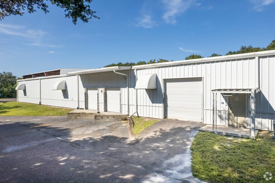 More Photos Of 5025 Hartford St, Tampa Warehouse For Lease