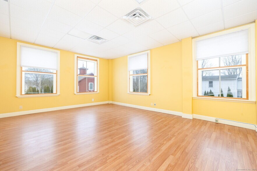 More Photos Of 11 Hayward Ave, Colchester Office For Sale