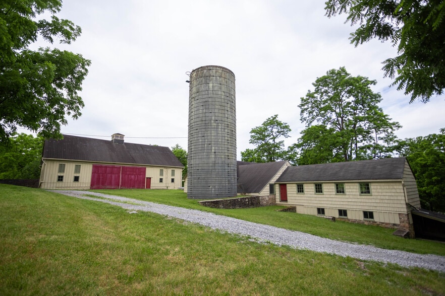 More Photos Of 1207 Flohrs Church Rd, Biglerville Hospitality For Sale