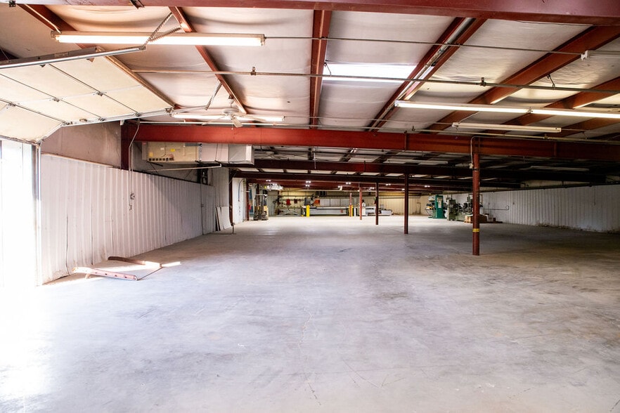 More Photos Of 1630 N Eldon Ave, Springfield Unknown For Lease