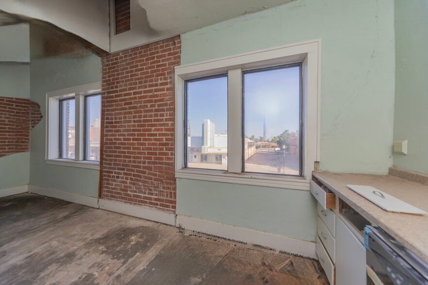 More Photos Of 220 SW 25th St, Oklahoma City Storefront Retail Office For Sale