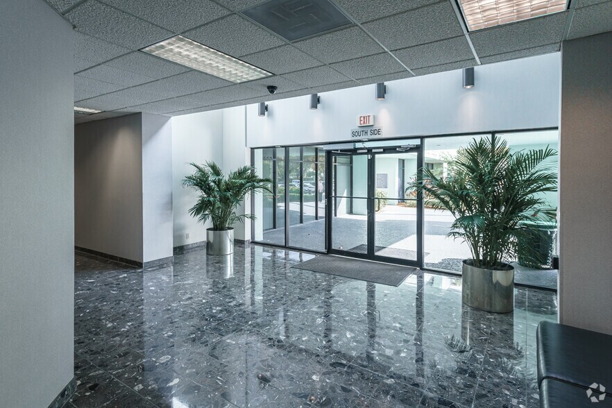 More Photos Of 7301 W Palmetto Park Rd, Boca Raton Unknown For Lease