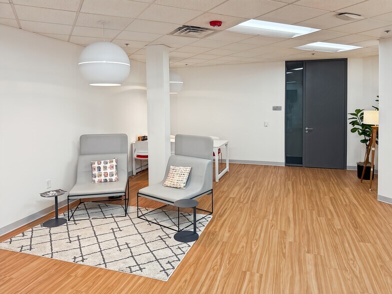 More Photos Of 8024 Glenwood Ave, Raleigh Coworking Space