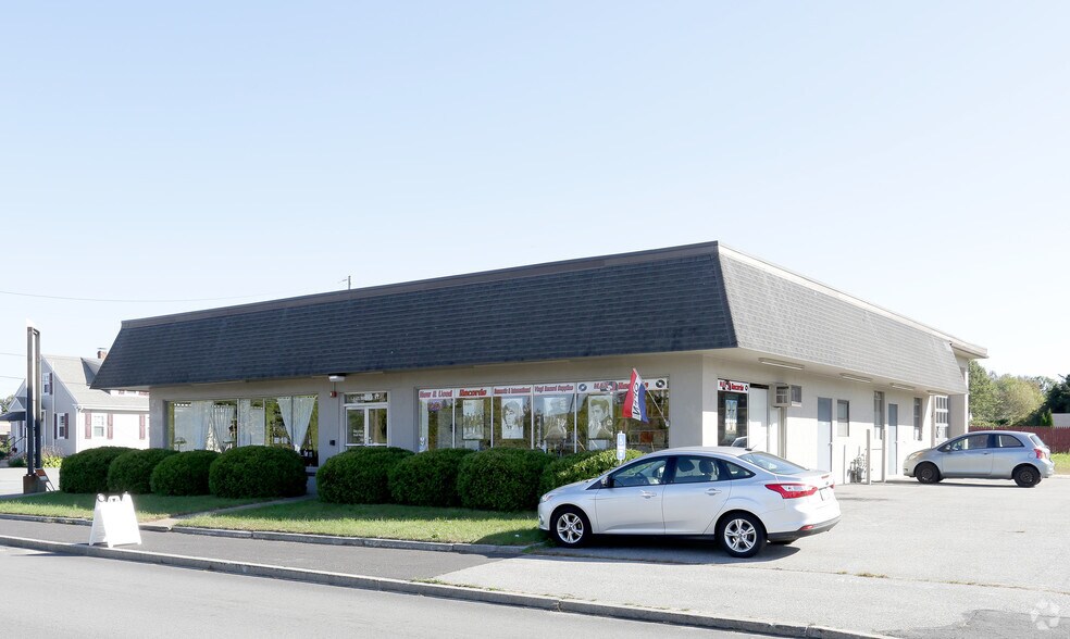More Photos Of 145 Bridge St, Fairhaven General Retail For Sale