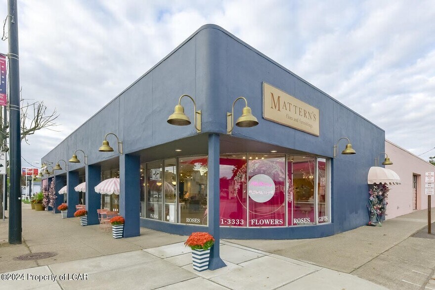 Primary Photo Of 447 Market St, Kingston Freestanding For Sale