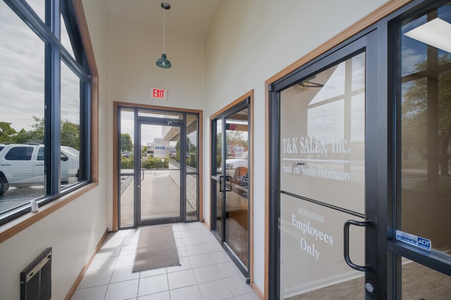 More Photos Of 5237 Commerce Cir, Indianapolis Warehouse For Sale