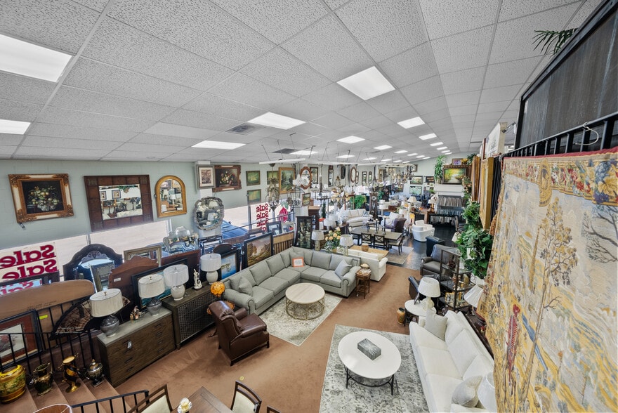 More Photos Of 23661 Newhall Ave, Santa Clarita Freestanding For Sale