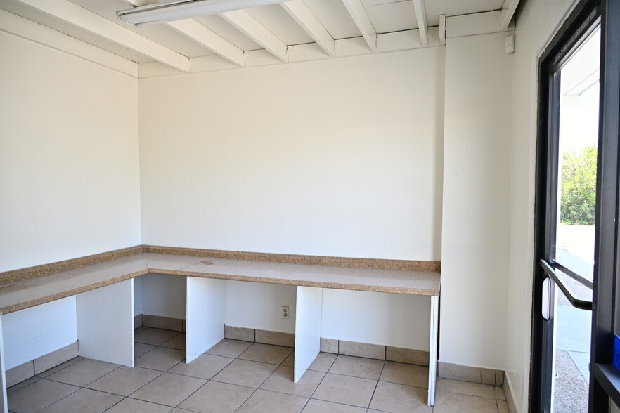 More Photos Of 49133 Milmont Dr, Fremont Warehouse For Sale