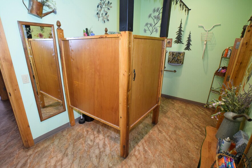 More Photos Of N7625 Parkway Rd, Crivitz Restaurant For Sale