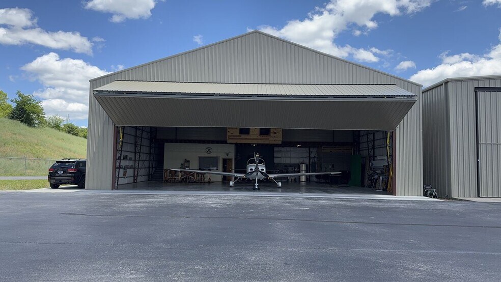 More Photos Of 159 Industrial Park Dr, Sevierville Airplane Hangar For Sale