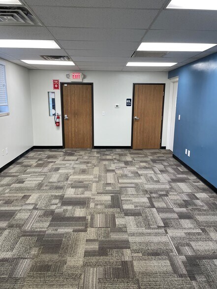 More Photos Of 46886-46890 Continental Dr, Chesterfield Warehouse For Lease