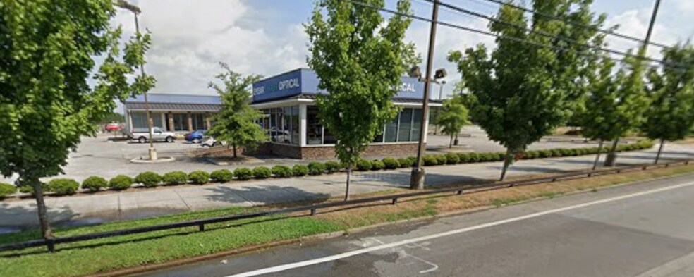More Photos Of 5969 Brainerd Rd, Chattanooga Freestanding For Sale