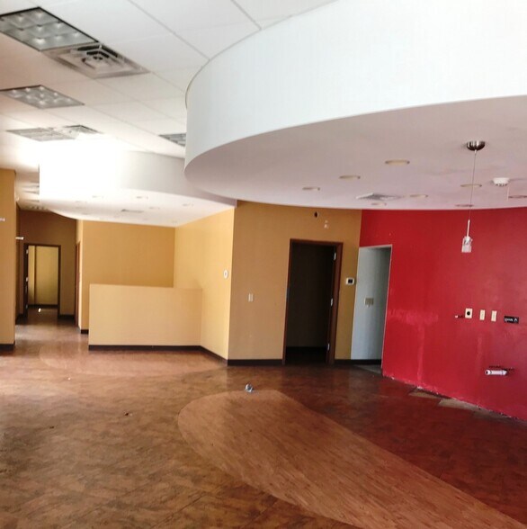 More Photos Of 621 W Jubal Early Dr, Winchester Storefront Retail Office For Lease