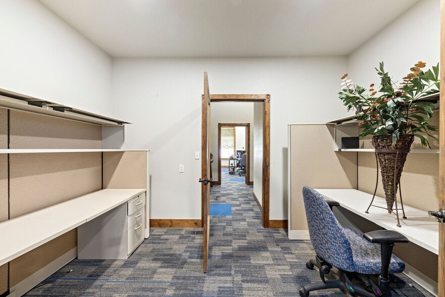 More Photos Of 873 NE 7th St, Grants Pass Medical For Lease