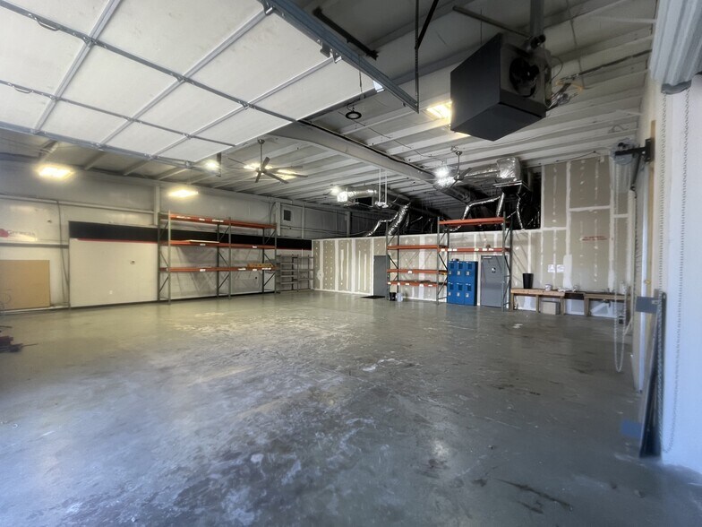 More Photos Of 2317 Danbury Ln, Gainesville Warehouse For Lease