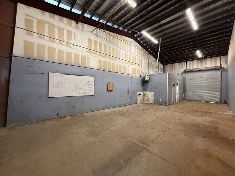More Photos Of 2643 N 36 Ave, Phoenix Warehouse For Lease