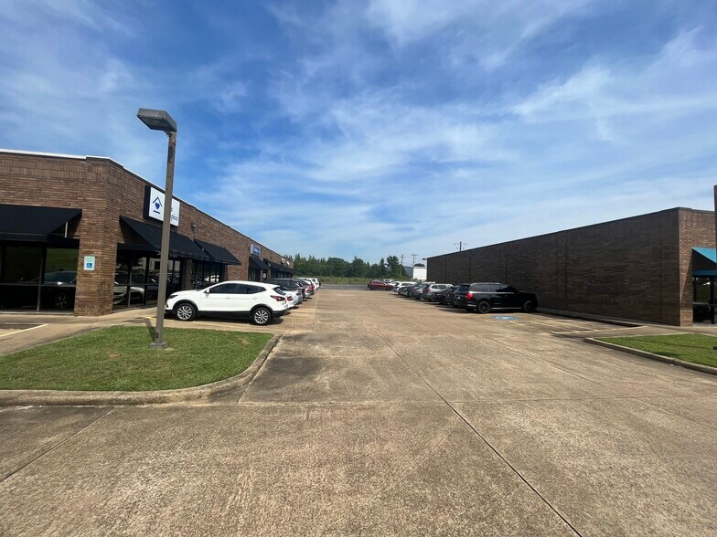 More Photos Of 403 S Poplar St, Searcy Storefront Retail Office For Lease