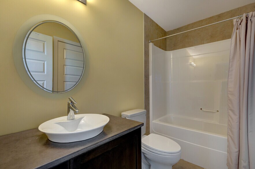 More Photos Of 1812 14A St SW, Calgary Office Residential For Sale