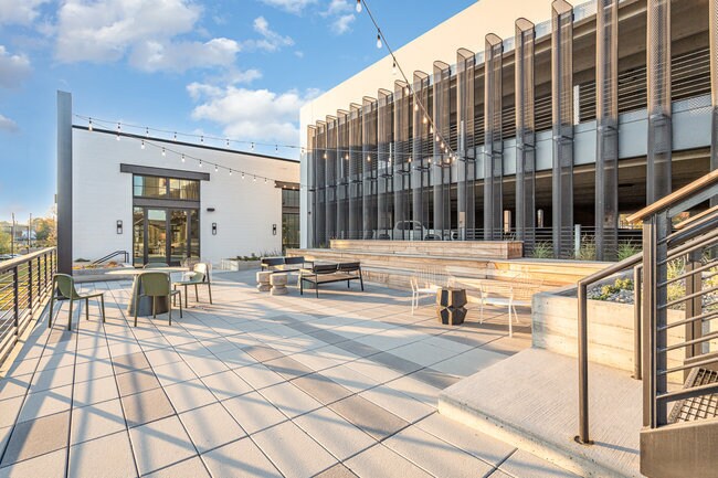 More Photos Of 925 Tuckaseegee Rd, Charlotte Unknown For Lease